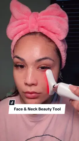 #glassskin #jellyskin #BeautyTok #koreanskincare #tiktokshopfinds #tiktokmademebuyit  #skincareroutinetips #tiktokshopreview #glowyskin #hyperpigmentation #skincaretools #skincarejunkie #ledskincare #lighttherapy #radiantskin 