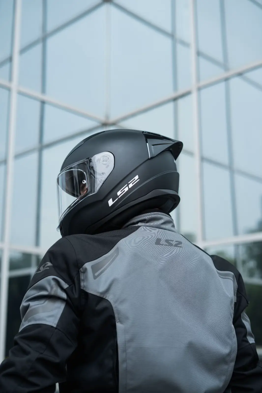 Ligero y con un gran estilo, el casco Rapid II de LS2 transforma tu viaje al instante. 🛡️🏍️ #LS2Helmet #Moto