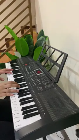 Swabe yung tunog neto mga bossing apakamura lang din neto #piano #electronicpiano #pianoforbeginners #61keyskeyboard #fyp #riverflowsinyou 