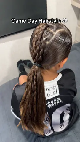 Hairstyle for my girlie’s soccer tournament ⚽️ #gamedayhairstyle #gamedayhairstyle #gamedayhairstyles #soccerhairstyle #soccerhairstyles #cutegirlhairstyles #cutegirlhairstyle #hairstylesforgirls 