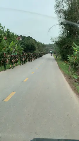 Chú bộ đội hành quân ngày đêm không nghỉ#chúbộđội #dantocvietnam 