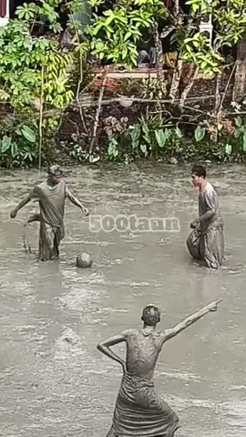 Sepak Bola Lumpur #sepakbola #football #lomba17agustus #lomba17an #17agustus #agustusan #lucu #funny #indonesia 
