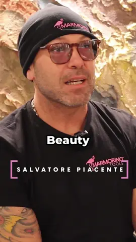 Ogni decoratore porta bellezza nella vita dei propri clienti attraverso il suo lavoro. Ma cos'è la #bellezza per i #veridecoratori? L'abbiamo chiesto direttamente a loro in queste interviste. La parola al Maestro @salvatorepiacente . #fauxfinishingmasters #marmorinotools #madeinitaly #Decoratori #fauxfinish 