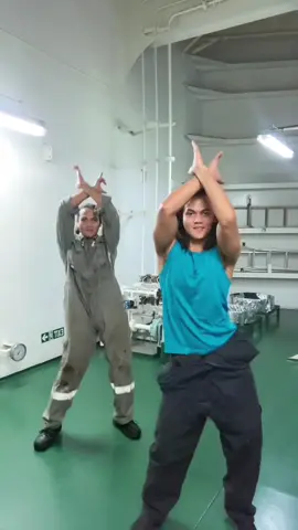 Sige ikembot mo baby, kembot to the left… kembot to the right 🕺🏻 #fyp #lutchotwins #trends 