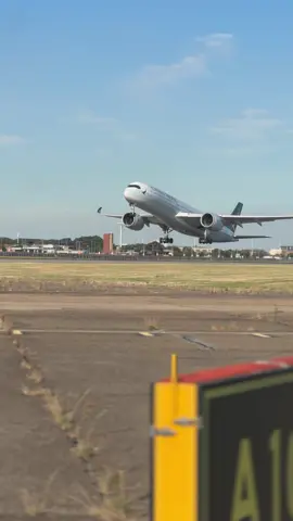 A359 🛫 #plane #planetakeoff #takeoff #departure #planespotting #airline #airlines #airliners #flying #pilot #viral #jet #fly #tren #trending #a350 #airbus #airbusa350 #londonheathrowairport #heathrow #lhr #london #aviation #cathaypacific #aircraft #aviationlovers #edit 