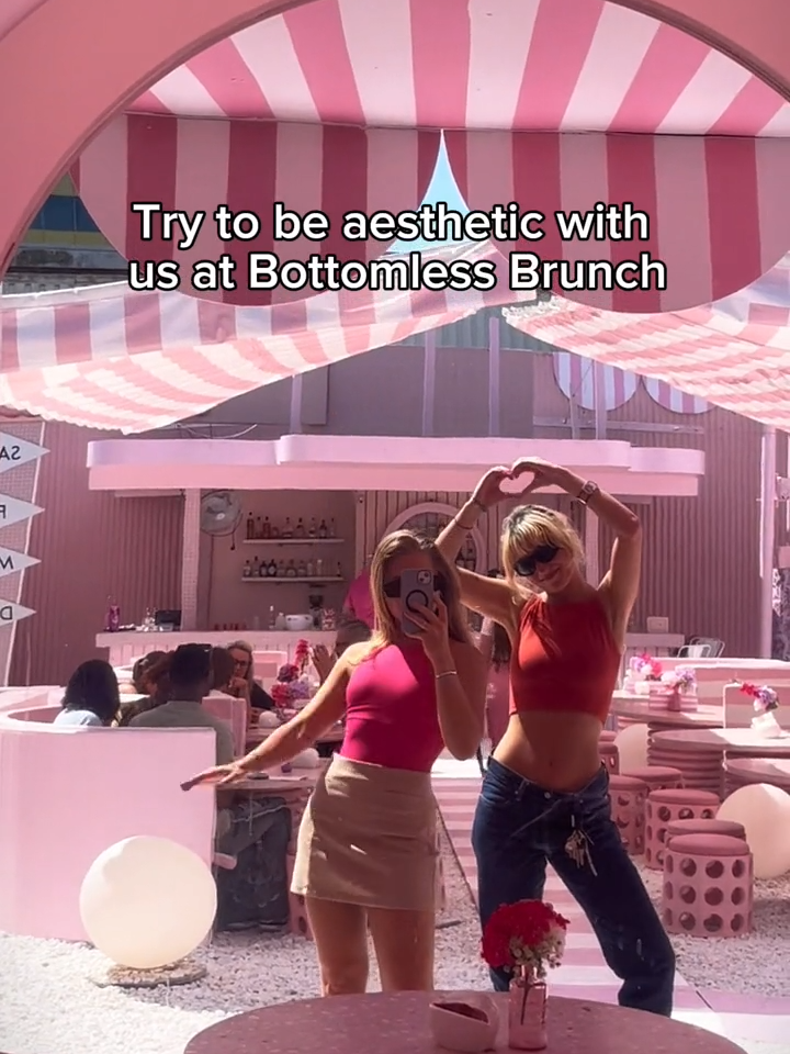 To all the men watching this...this is how to take your girl on a date. Take! Notes! 😎 #pinkbeachamsterdam #bestfriend #bestiegoals #bottomlessbrunch #dateideasamsterdam #amsterdamcity