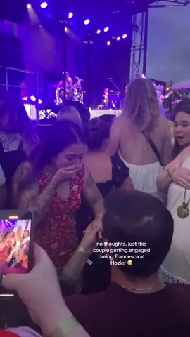 they were so cute the whole night too like hello- 🥲🥲 #hozier #hozierconcert #hoziersong #concertproposal #francescahozier #andrewhozierbyrne 