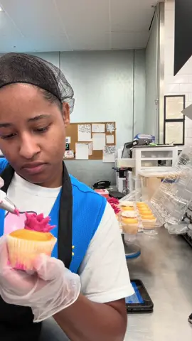 #walmartcakedecorator #cakesoftiktok #caketok #cakedecoratorlife #walmartassociate #walmartcakedecorator🎂 #walmartcakedecorator🎂 