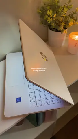 i’m so inlove with this laptop 😍!  #fyp #viral #collegegirl #aesthetic #minivlog #unboxing #unboxmylaptop #cleangirlaesthetic #trending 