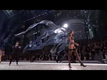 Sara Sampaio closing the VS fashion show in Paris (2016) #fyp #sarasampaio #model #victoriassecret #angel #wow #fashion #Runway #viral #fashiontiktok #foryou #pretty #vsangel #theweeknd #starboy [not my video]