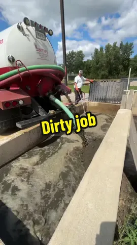 This was a thick nasty tank, now its mixed up into a poop smoothie. @Mike Rowe its a dirty job 😂 #yourshitsmybreadandbutter #poopsmoothie💩 #septiclife #pumper #familybusiness #wastewater #poorpumper #fypage #yesterdaysmealsonwheels #4900 #internationaltruck #international #polyjohn #jurop #theotherblackgold #pooptok #goodhelpishardtofind #politicalpromises 