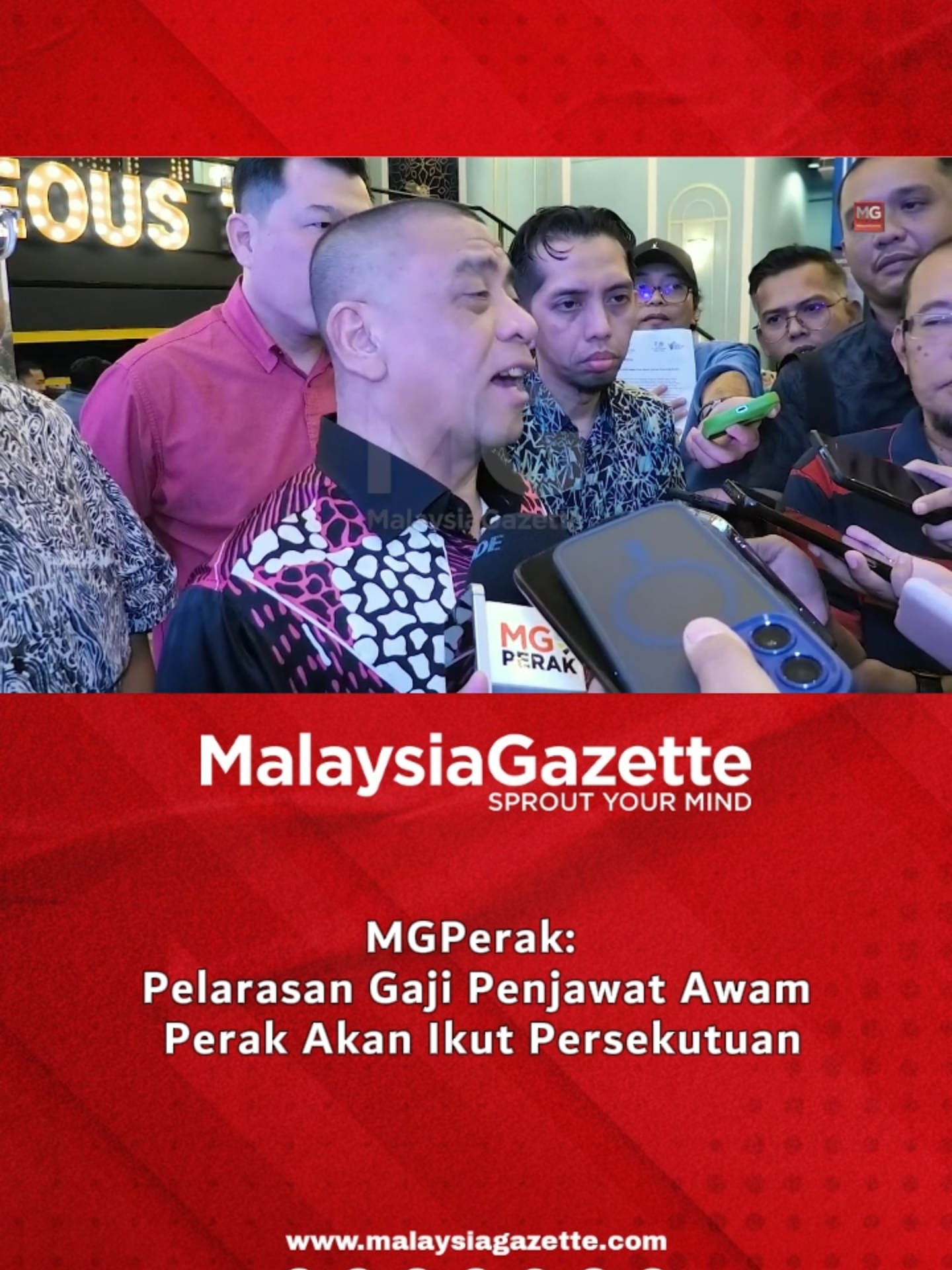 MGPerak: Pelarasan Gaji Penjawat Awam Perak Akan Ikut Persekutuan Kerajaan Negeri Perak akan mengikuti langkah Kerajaan Persekutuan berhubung pelarasan gaji kepada semua penjawat awam negeri. Menteri Besar, Datuk Seri Saarani Mohamad berkata, satu kaedah pelarasan gaji baharu akan dilaksanakan bagi memastikan tiada perbandingan atau jurang gaji antara penjawat awam negeri dengan Persekutuan. - MGPerak #MalaysiaGazette #MGPerak