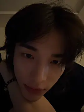 The tender gaze and slow blinking 🖤🥀✨ #hyunjininstagramlive #kpopfyp #hyunjin #straykids #hyunjinlive #hyunjinliveinsta #hyunjinrizz  #hyunjineyecontact #hyunjincas 