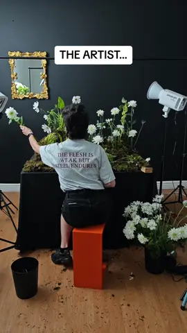 📸 Experimenting and playing in the studio… #projectionmapping #videoart #studiolighting #floraldesign #practicaleffects 