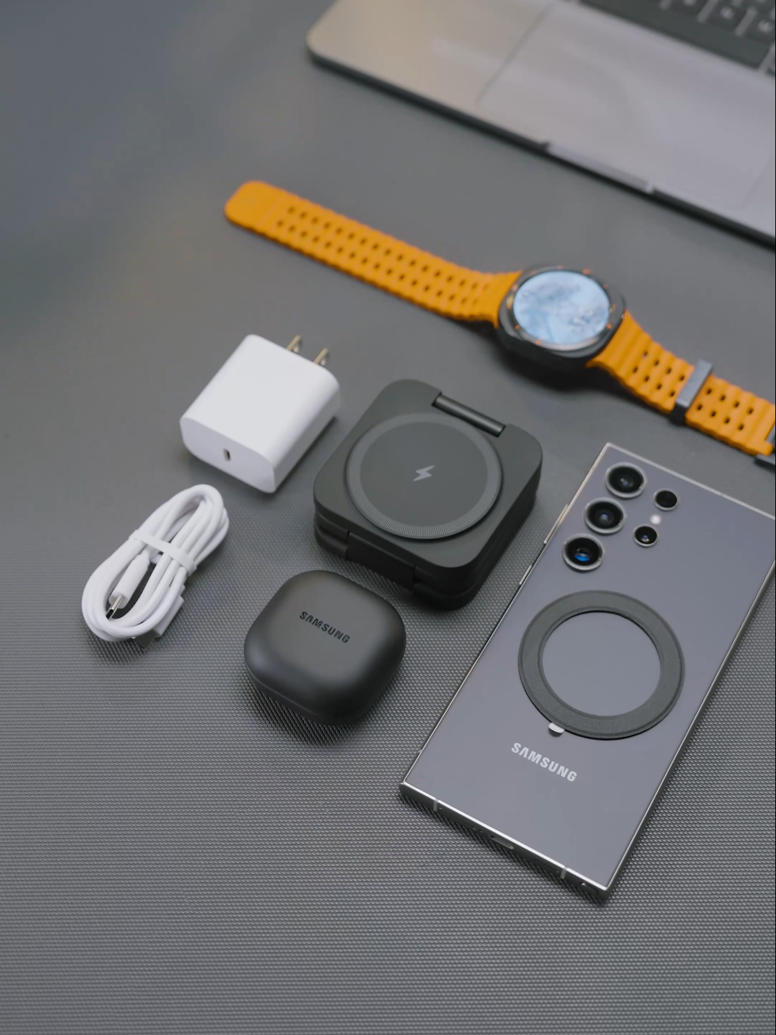 After trying hard, finally, we have made this exclusively for Samsung users—our 3-in-1 wireless charger is here. Samsung users, pls let us see you in the comment. Crafted with care, this one just for you! #samsunggalaxy #galaxybuds #galaxywatch