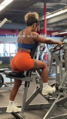 BACK  And were still trying to figure out different outfit combos  #gym #fypage #backworkout #womensfitness #GymTok 