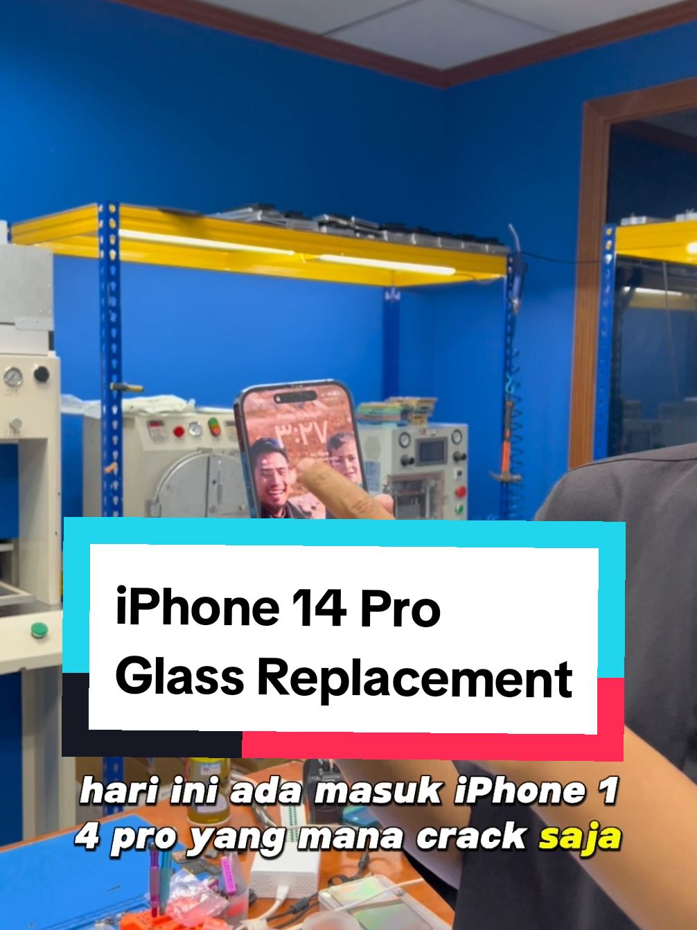 “Lepas nampak iklan GeekFix tentang tukar glass iPhone, terus serbu kedai mereka di Seksyen 9 Bandar Baru Bangi.