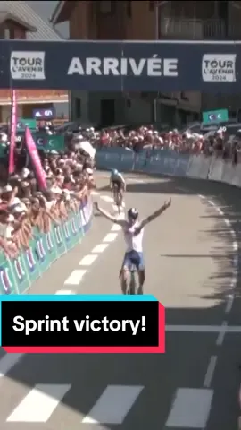“He’s going for the stage win!” 👀 Joe Blackmore seals the win on Stage 3 of the Tour de l’Avenir and picks up the leaders jersey! 👏