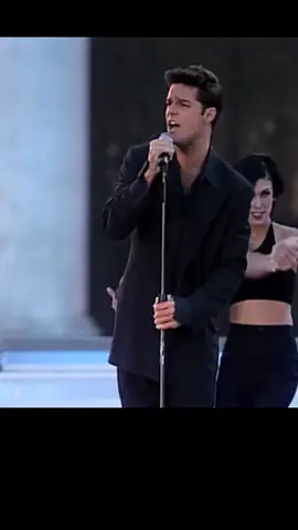 Usa suono  #CapCut #RickyMartin #Maria  #1997 #festivalbar #live #napoli  #musicalatina #letsMove #fypシ゚  #originalvideo #tiktokitalia #fyp  #TikTokPromote #tiktok #perte  #neipertee #foryoupage #foryou  #audioviral #90s #90music 
