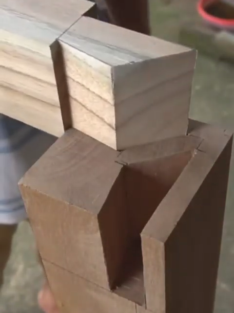 How to fix the hand made wood joint 👍🏻👍🏻 #woodworking #satisfying #perfectjoints #NoScrewJoints #foryou