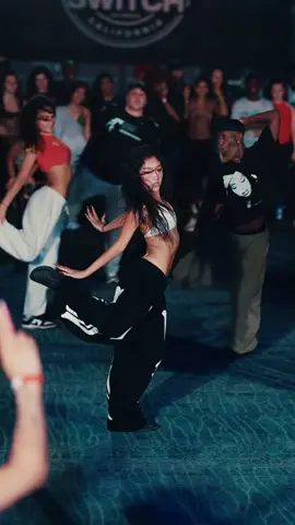 @vanessadai always hitting my steps correct 🎯  song: ‘actin crazy’ by Solo b  #toddwilliamsonchoreography #choreo #dancers #la #fliptheswitch 