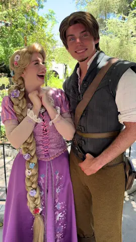 It’s always so nice to see Eugene and Rapunzel at Disneyland Park! ☀️🌼🌸  #disneyland #disneymagic #disneyprincess #rapunzel #tangled #flynnrider #eugene #disneyparks @Disney Parks 