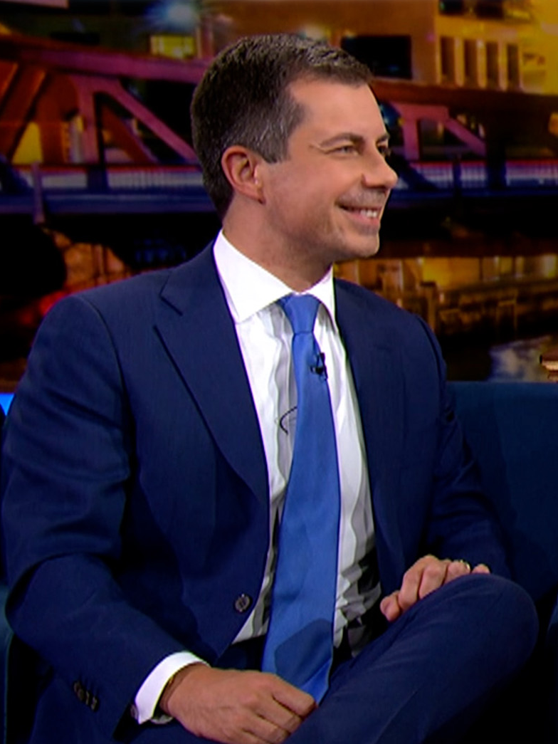 @petebuttigieg may not be on the debate stage to put JD Vance in his place, but he’s looking forward to watching Tim Walz put some respect on Midwesterners name. #LateShowChicago #Colbert