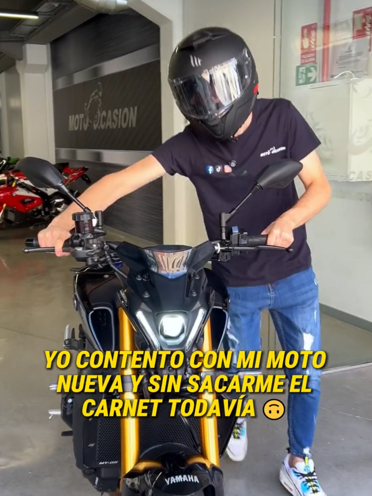 🙃 ¡¿QUIÉN NO ES ASÍ CUANDO TIENE MOTO NUEVA?! 😁 . . #moto #nueva #carnet #humor #motoocasion