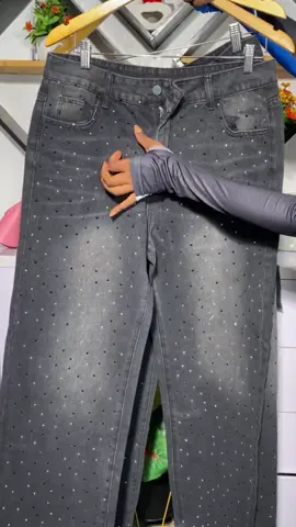 Luxury stoning stock jean 🛍️🛍️ Quality is super lit🔥🔥 Note; baggy📌 Size ; L,XL Price ; 40k  Happy shopping🛍️🛍️🛍️