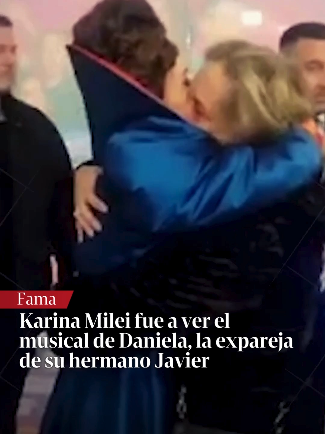 🎥 Karina Milei fue a ver el musical de Daniela, la expareja de su hermano Javier 👉 La secretaria general de la Presidencia asistió al show acompañada por sus padres. "Rock of Ages" se da en el teatro Lola Membrives. 📲 Mirá más en clarin.com