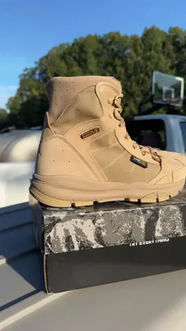 These are durable and a great quality pair of shoes. #work #workshoes #Hiking #hikingboots #men #bluecollar #outdoorlife #ttsacl #workhard #rushready #menshoes #quality #dealhunters 