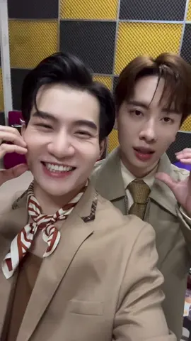 E có cười chưa? E có thấy lạnh buốt trái cổ chưa @Nicky Nicko ơiii? Miếng của anh lạnh, miếng của em còn cứng khừ hơn!!! Điếng người… #AnhTraiSayHi #AnhTrai #Nicky #DoPhuQui #HauTruong #Haha #HiHi 