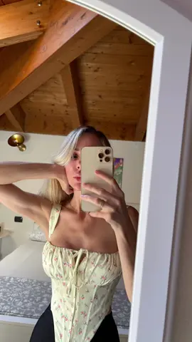 Hello 👋  I hope you have an incredible day 😉  Enjoy 🫶 #goodvibes #goodday #hellotiktok #look #outfit #shein #zara #bershka #makeup #LifeIsGood #enjoy #summervibes #buongiorno #estate #summervibes #Summer #time #motivation #sportlover #girl 