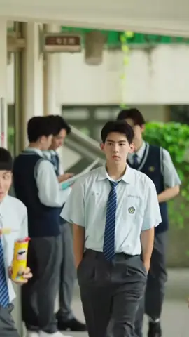 Bên cạnh elm giai là bão tố kkk!Thịnh Khiêm kiểu: Khó chiệu vô cùng! Thương a ghia! Á hé hé🤣🤣 #theon1yone #某某 #台湾bl #zayineric #刘冬沁 #benjamintsang #曾向鎮 #filmilike #blseries #fypシ 