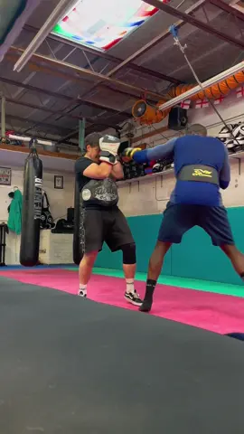 I just wanna rock 🥊 #boxing #boxingtraining #boxing🥊 #Fitness #boxinggloves #fight #motivation #fighter #boxinglife #fighting #sports #boxingworkout 