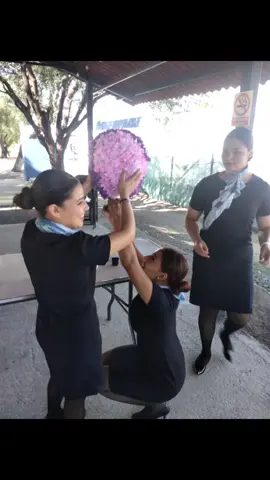 Introducción al medio aeronáutico  Nuestras alumnas de Sobrecargo de aviación realizan actividades como está con globos de cantoya para comprender mejor una de sus materias #sobrecargodeaviación #tripulantedecabina #colegioaeronauricodelbajio #CAB 