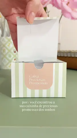 Transforme o seu dia com palavras de fé e esperança!  Nossa caixinha de promessas, feita em acrílico, contém cerca de 200 versículos que irão fortalecer sua fé e renovar seu espírito. Coloque em seu local favorito e tenha sempre ao alcance uma palavra de Deus para momentos de reflexão e oração.   Adquira a sua hoje no nosso site www.serafinapaper.com.br #papelariacristã #papelariacrista #preciosaspromessas #fyp #bible 