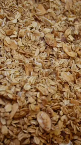 homemade vanilla almond granola? Don’t mind if I do! I love me some granola 😍 #granola #granolarecipe #recipes 