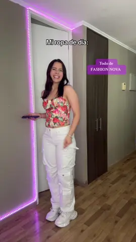 Todo de @FashionNova  Buscalos por:  Vaqueros - Blancos Top Floral de jardin  Zapatillas deportivas de diamantes  Conjunto de falda de vendaje RÍO