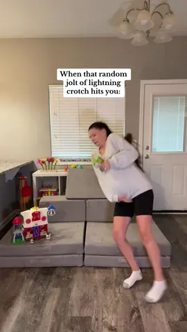 The one thing no one prepares you for during pregnancy.. #lightningcroch #pregnancytiktok #pregnantlife #pregnantbelly #pregnancybelike #thirdtrimester #thirdtrimesterbelike #MomsofTikTok #momtok #momhumor #pregnant #pregnancyjourney 