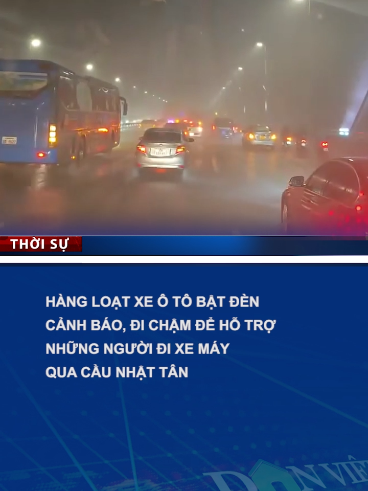 Hình ảnh đẹp trong cơn mưa lớn trên cầu Nhật Tân, Hà Nội đêm qua #lantoayeuthuong #vietnamtoiyeu #tiktokviral #danviet