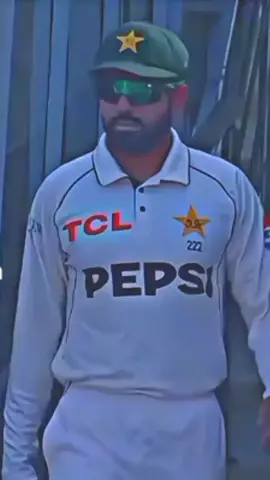 ground ma sabi kahltay ha mgar public ki Nazar jis per tki hu asli khiladi wahi huta ha#growmyaccount #1millionlike #pakistan #BabarAzam #1millionviews #testmatch #circket 