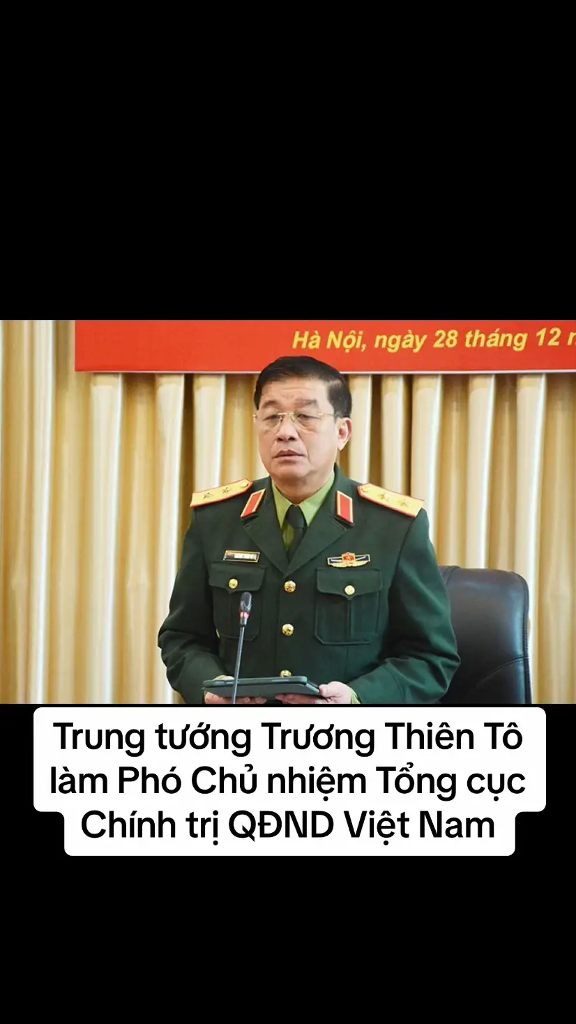 Trung tướng Trương Thiên Tô được bổ nhiệm giữ chức Phó Chủ nhiệm Tổng cục Chính trị Quân đội nhân dân Việt Nam. Thủ tướng Phạm Minh Chính đã ký các quyết định bổ nhiệm một số cán bộ thuộc Bộ Quốc phòng. Theo đó, Thủ tướng bổ nhiệm Trung tướng Trương Thiên Tô, Chính ủy Học viện Chính trị giữ chức Phó Chủ nhiệm Tổng cục Chính trị Quân đội nhân dân Việt Nam. Như vậy, Tổng cục Chính trị QĐND Việt Nam có Chủ nhiệm là Thượng tướng Trịnh Văn Quyết; các Phó Chủ nhiệm gồm: Trung tướng Lê Quang Minh và Trung tướng Trương Thiên Tô. Cùng với đó, Thủ tướng bổ nhiệm Đại tá Vũ Quốc Ân, Chính ủy Bộ đội Biên phòng TPHCM giữ chức Phó Chính ủy Bộ đội Biên phòng, Bộ Quốc phòng. Thủ tướng bổ nhiệm Đại tá Trần Ngọc Hữu, Phó Tham mưu trưởng Bộ đội Biên phòng giữ chức Phó Tư lệnh Bộ đội Biên phòng, Bộ Quốc phòng. Thủ tướng bổ nhiệm Đại tá Lê Xuân Bình, Chỉ huy trưởng Bộ Chỉ huy Quân sự tỉnh Bà Rịa - Vũng Tàu giữ chức Phó Tư lệnh Quân khu 7, Bộ Quốc phòng. #quandoi #xuhuong 