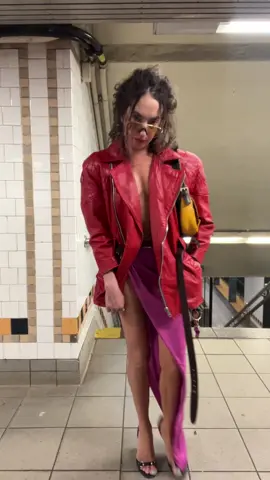 When you know she’s insane vibes..🥹#subwaysessions #fashiontiktok #kyankri #newyork #subway #style #fashion 