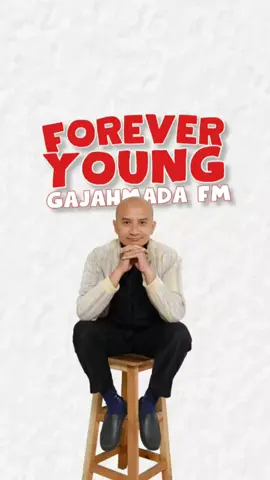 F for #FRIDAY! F for #FOREVERYOUNG 🧒🏻👧🏻 Ini nih yang jiwanya muda terus, forever young versi #GajahmadaFM. Coba sini cerita, dari tahun berapa Anda dengerin siaran #MitraAction yang nggak pernah menua ini? - Inframe: Onny Grey, Jannet Tosca, Ade Magenta, Aldy Cyan, Reza Silver, Nuno Orange, Radith Red _ #reels #young #semarang #fyp 