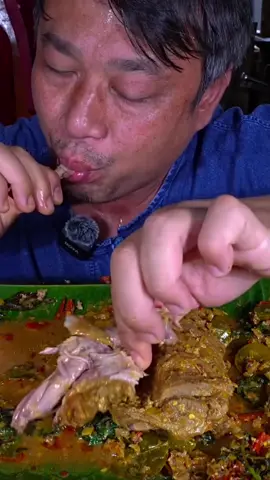 Large roast duck is delicious and wonderful😋#tiktokfood #food #asmr #viral #mukbang 