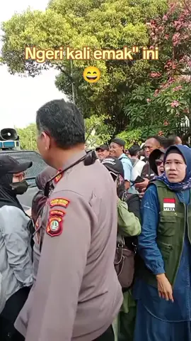 Repot dah kalo lawannya emak
