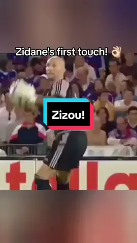 Feet like hands. What a player! 🇫🇷🪄 #zinedinezidane #zidane #zizou #lesbleus #tekkers #ballers #technique #footballskills 