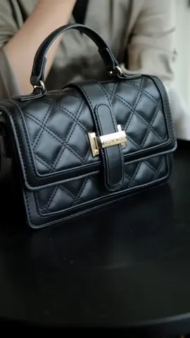 Make every outfit stand out with Shani slingbag! 💖  #Tas #TasWanita #honyan 