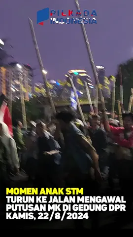 Momen anak STM turun ke jalan ikut aksi kawal putusan MK di depan gedung DPR pada Kamis, 22/8/2024. #kawalputusanmk #demokrasi #pilkada2024 #uupilkada #mahasiswa #demo #aksi #dprri #pilkadaindonesia 